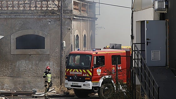 Los bomberos de Badajoz intervienen en dos incendios junto al Molino de los Moscosos