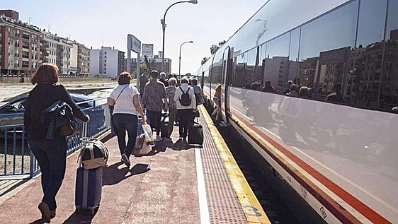 Una avería obliga a cambiar de tren a los pasajeros que viajaban a Mérida