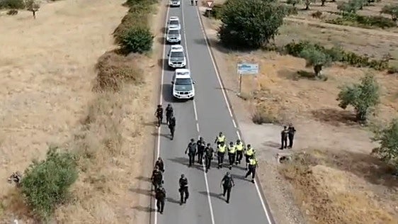 Desalojan la rave ilegal de La Granja donde todavía permanecían unos 80 vehículos