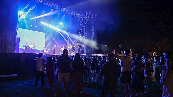 Cientos de personas asisten al primer concierto gratuito de la Feria de Mérida 2026