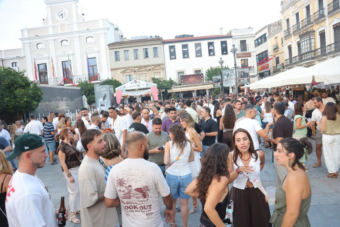 Así se ha vivido en el centro de Mérida el primer día grande de la Feria 2026