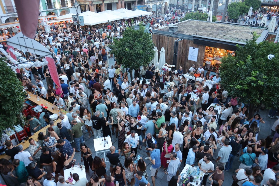 Así se ha vivido en el centro de Mérida el primer día grande de la Feria 2026