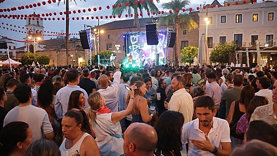 Así se ha vivido en el centro de Mérida el primer día grande de la Feria 2026