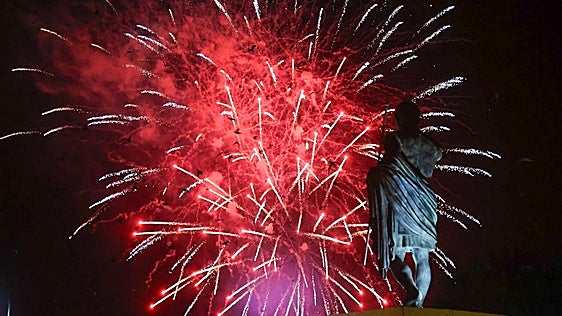 Así fueron los fuegos artificiales que han puesto fin a la Feria de Mérida