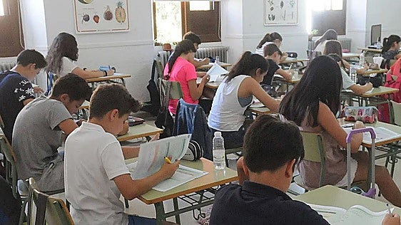 Educación reforzará la lectura y matemáticas para mejorar los resultados extremeños del informe PISA