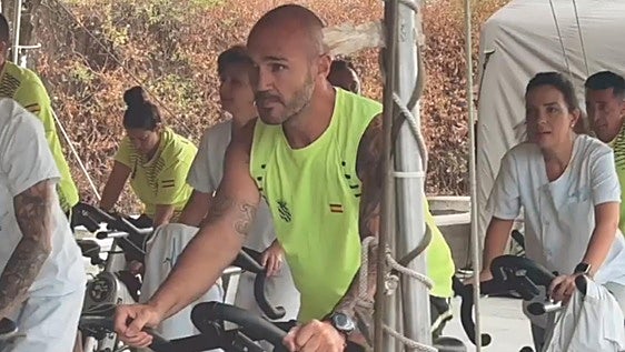 12 horas pedaleando: el reto de la UME en Badajoz para buscar donantes de médula