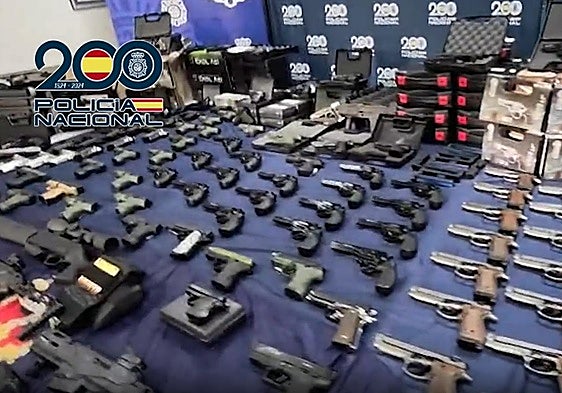 La investigación que ha permitido incautar 644 armas en Gerona comenzó en Badajoz