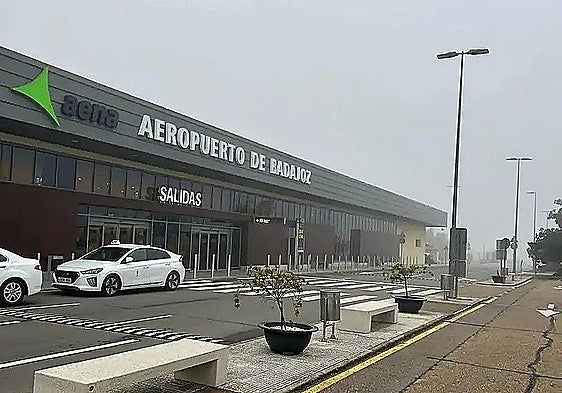 El Gobierno estudiará la posibilidad de un sistema antiniebla en el Aeropuerto de Badajoz