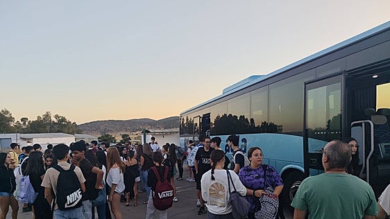 Alumnos de Salvatierra, La Parra y La Morera se quedan sin asientos en el bus que debe llevarles a los institutos de Zafra