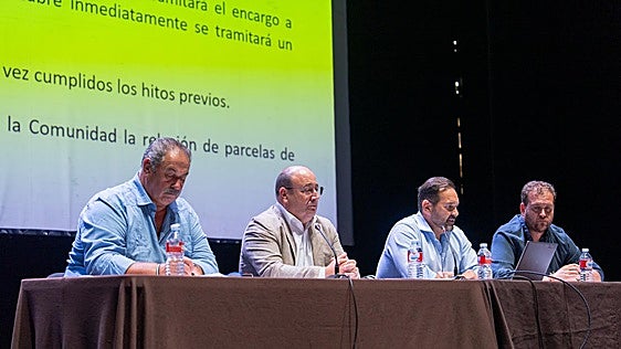 La Junta financiará el regadío de Tierra de Barros sin recurrir a la UE si fuera necesario