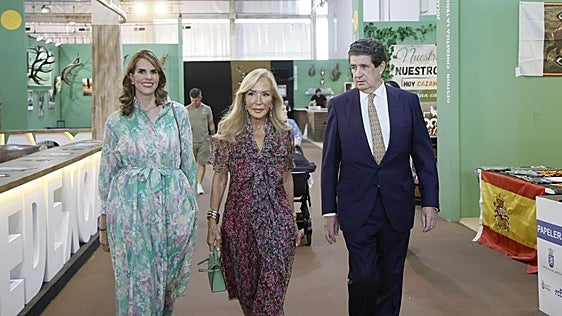 Carmen Lomana, María Dolores de Cospedal o Luis Medina: desfile de rostros conocidos en Feciex