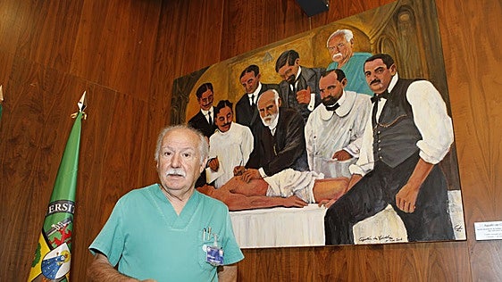 La gala del mayor reconoce a Jesus Usón, presidente de honor del Centro de Microcirugía de Cáceres