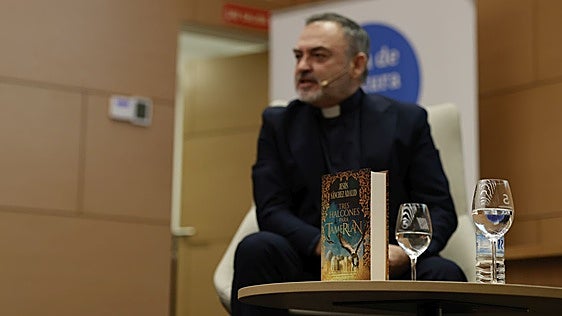 Sánchez Adalid presenta su última novela con el Liceo de Jerez de los Caballeros