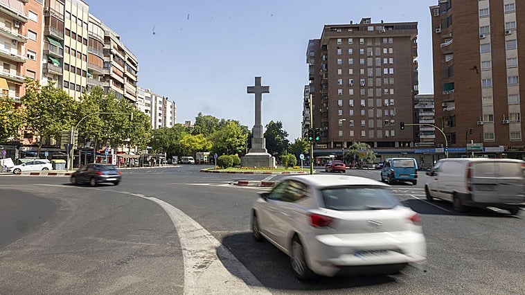 El PSOE tilda el expediente del BIC de la Cruz de Cáceres como «fraude de ley» y pide a la Junta que se archive