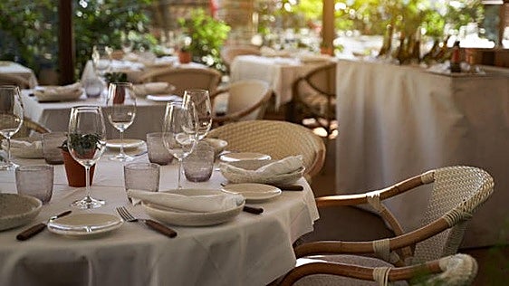 ¿Te cobran el pan en un restaurante? Esto es lo que dice la ley y cuándo puedes negarte a pagarlo