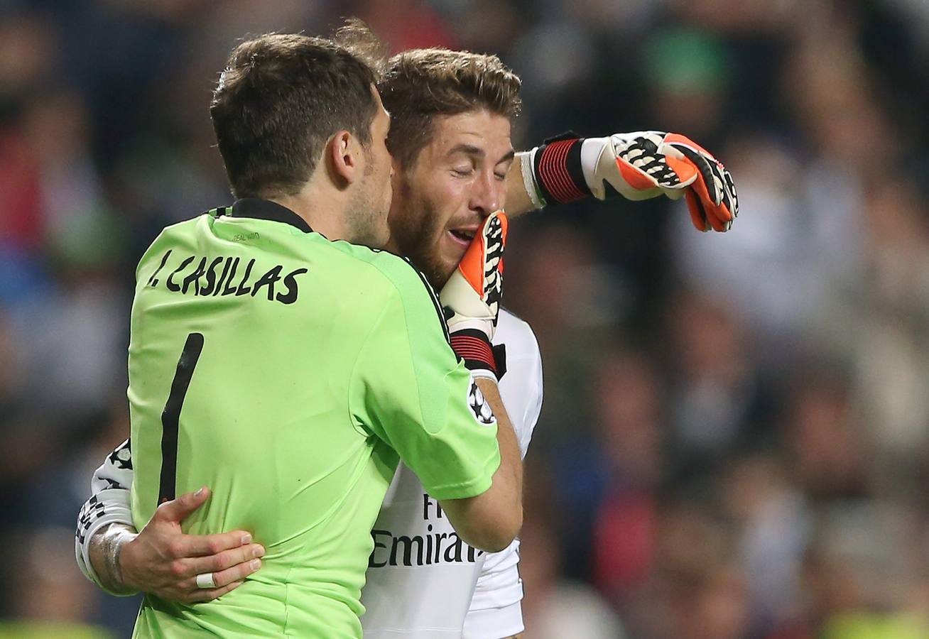 Sábado, 24 de mayo. Sergio Ramos celebra el empate con el portero Iker Casillas, durante la final de la UEFA Champions League. EFE / EPA / MARIO CRUZ