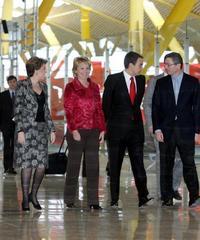 Zapatero inaugura la terminal que duplicará la capacidad aeroportuaria de Madrid