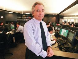 Bernard Madoff ha pasado de presidir el mercado del Nasdaq a estar acusado de una estafa histórica en EEUU. / Ap