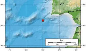 Mapa físico del Instituto Geográfico Nacional en el que se muestra el epicentro del terremoto de 6,3 grados de magnitud, en la escala abierta de Richter, que ha sacudido con fuerza la costa occidental de Andalucía. / Efe