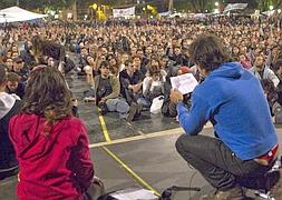 Los 'indignados' de la Plaza de Cataluña mantendrán el campamento «hasta encontrar alternativas»