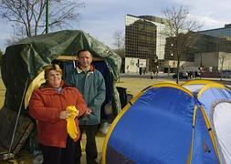 Isabel García, junto a su esposo, Santiago del Valle. / Archivo