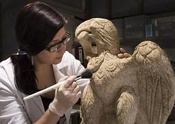La estatua del águila localizada en Londres. / Andy Chopping (Efe)