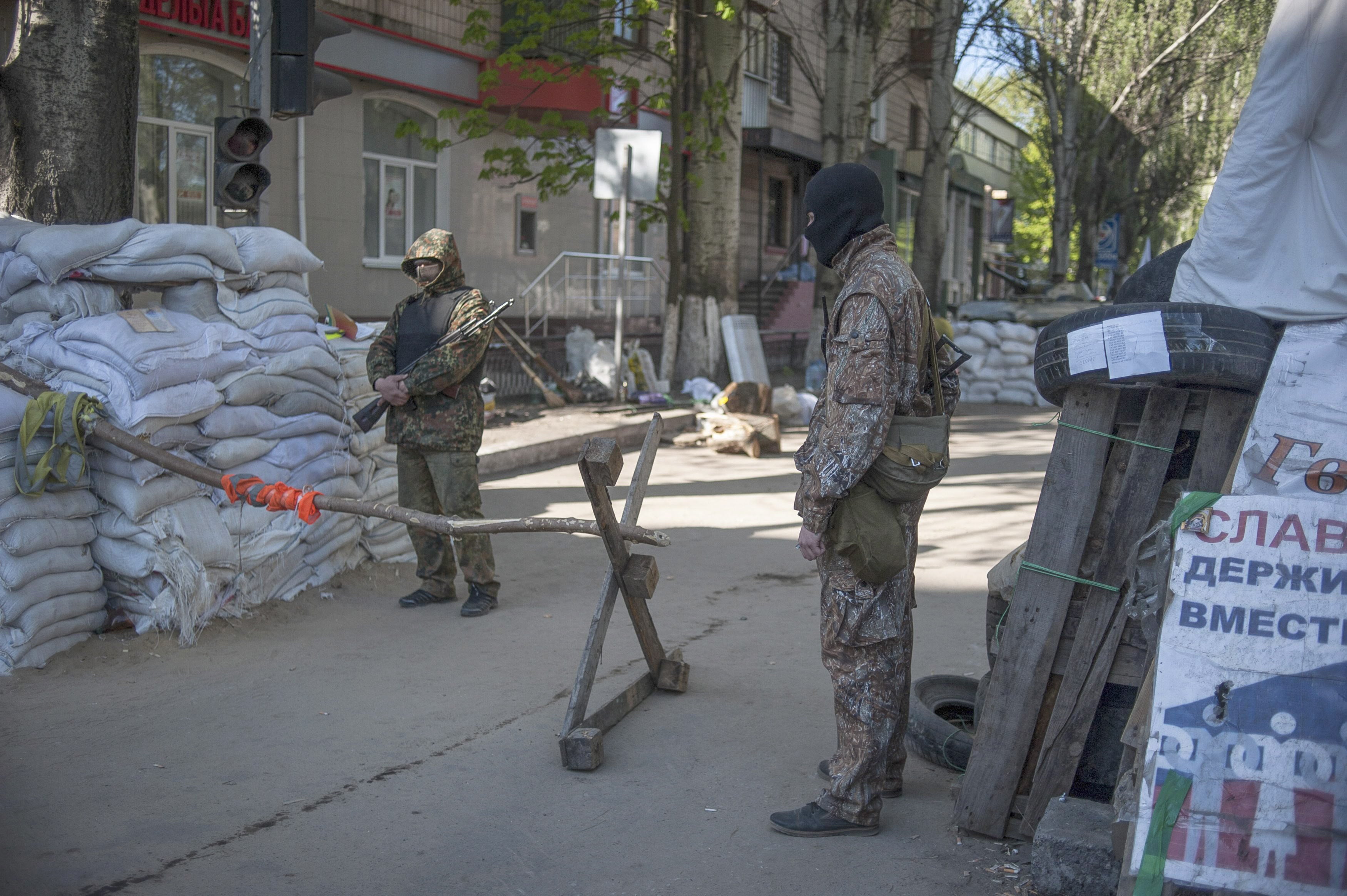 Milicianos prorrusos desplegados en Slaviansk. 