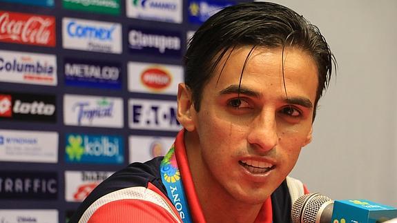 Bryan Ruiz habla en sala de prensa del partido ante Holanda. 