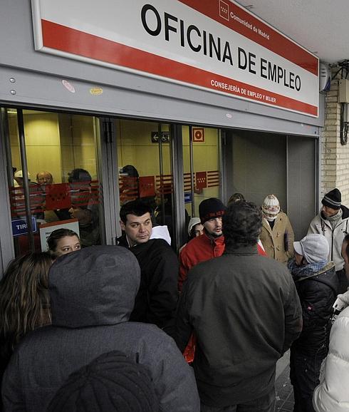 España crea 402.400 empleos, la mayor subida en nueve años