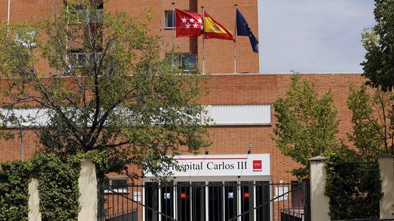 Entrada del Hospital Carlos III. 