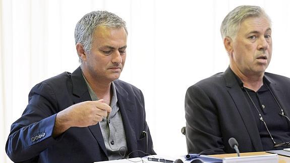 Mourinho (i) y Ancelotti. 