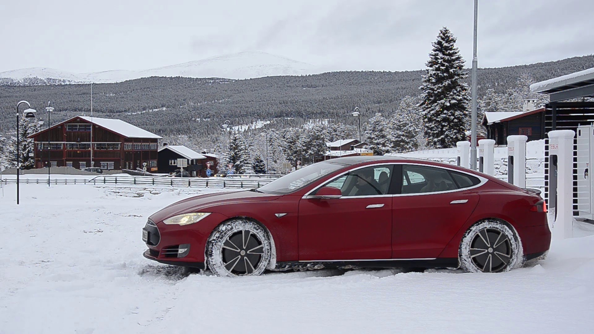 Un Model S en la nieve