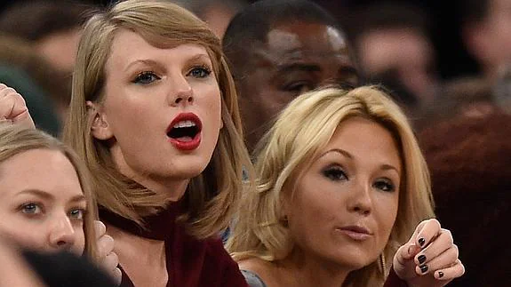 Taylor Swift asiste al partido entre los Knicks y los Magic. 