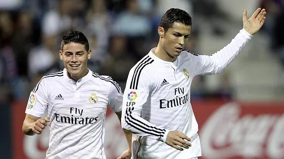 James Rodríguez (i) y Cristiano Ronaldo. 