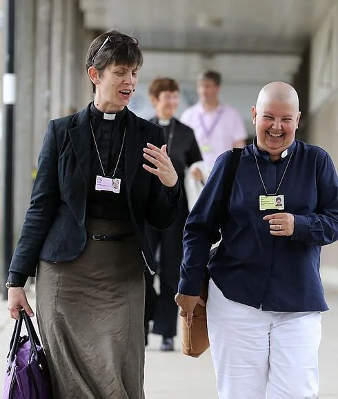 Libby Lane, a la izquierda. 