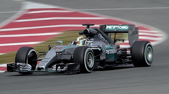 Lewis Hamilton, rodando en Montmeló. 