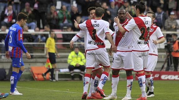 El Rayo celebra uno de sus goles. 