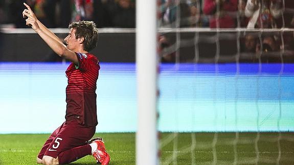 Coentrao celebra un gol marcado con la selección de Portugal. 