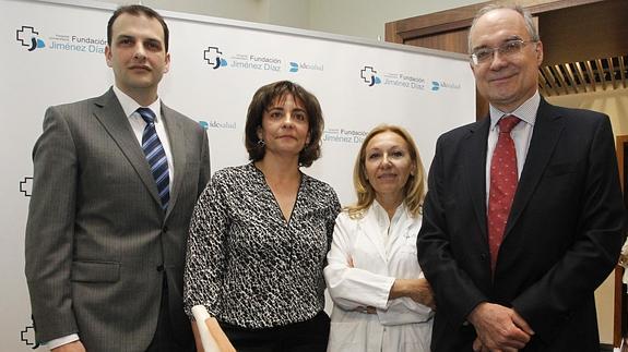 De izquierda a derecha: Dr. Rodolfo Gómez Bahamonde, Dra. Raquel Largo, Dra. Carmen Ayuso, Prof. Gabriel Herrero-Beaumont.