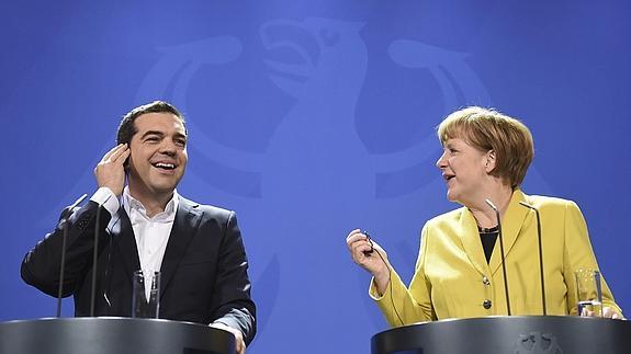 Alexis Tsipras y Angela Merkel.