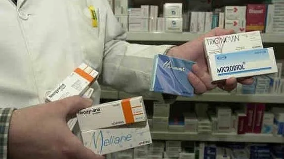 Diversas cajas de píldoras anticonceptivas.