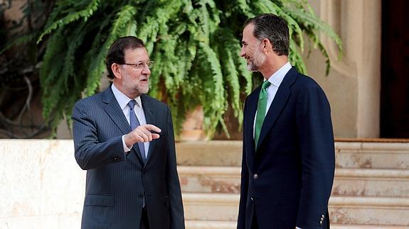 Mariano Rajoy y Felipe VI, en Palma.