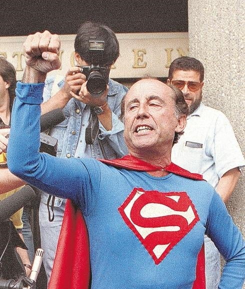 Ruiz Mateos, disfrazado de Supermán.