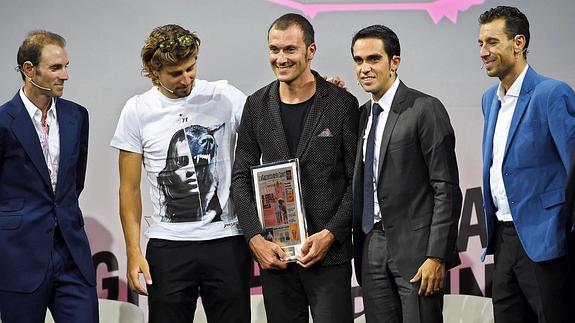 Iván Basso, homenajeado en la presentación del Giro. 