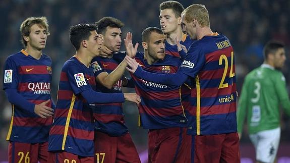 Los jugadores del Barcelona celebran uno de los goles ante el Villanovense. 