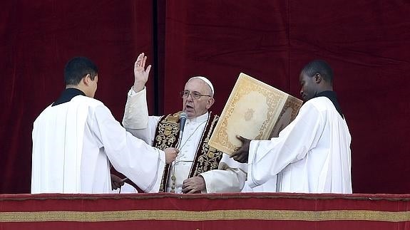 El Papa durante la bendición 'Urbi et Orbi'.