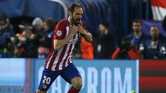 Juanfran, durante un partido del Atlético. 