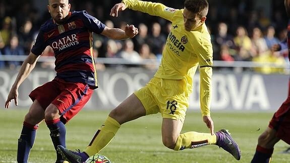 Denis Suárez duante un partido del Villarreal. 