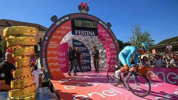 Vincenzo Nibali, en la salida de la contrarreloj. 