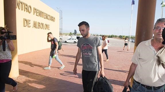 Alejandro Fernández, a su llegada al centro penitenciario.